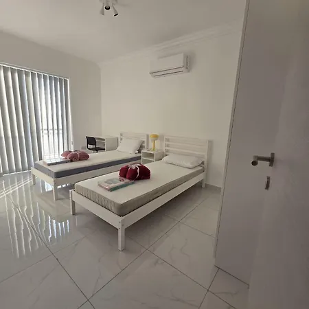3 Bedroom Modern In The Centre Of Victoria, Gozo, Malta Appartement *